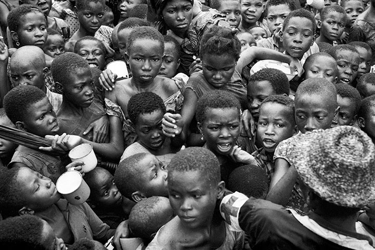 Crowd of Nigerian refugee children