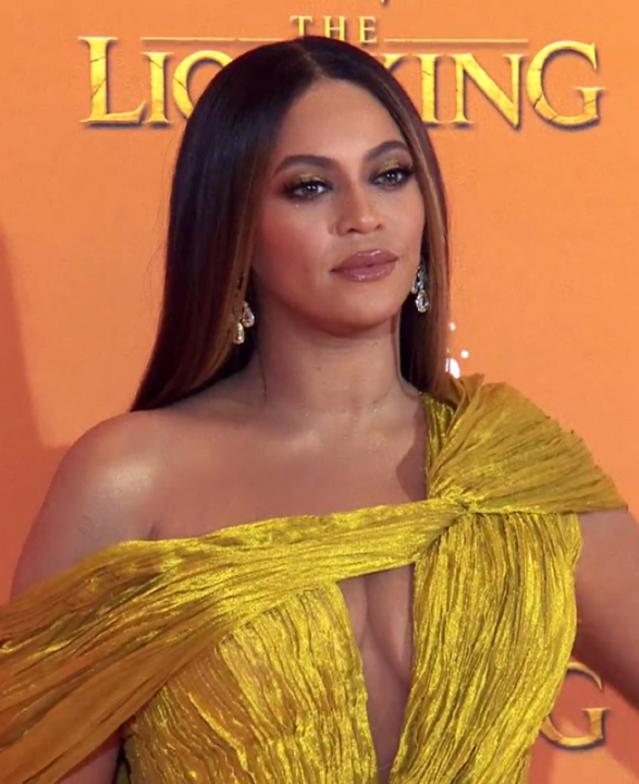 Beyonce at Lion King premeire in an asymmetrical dress