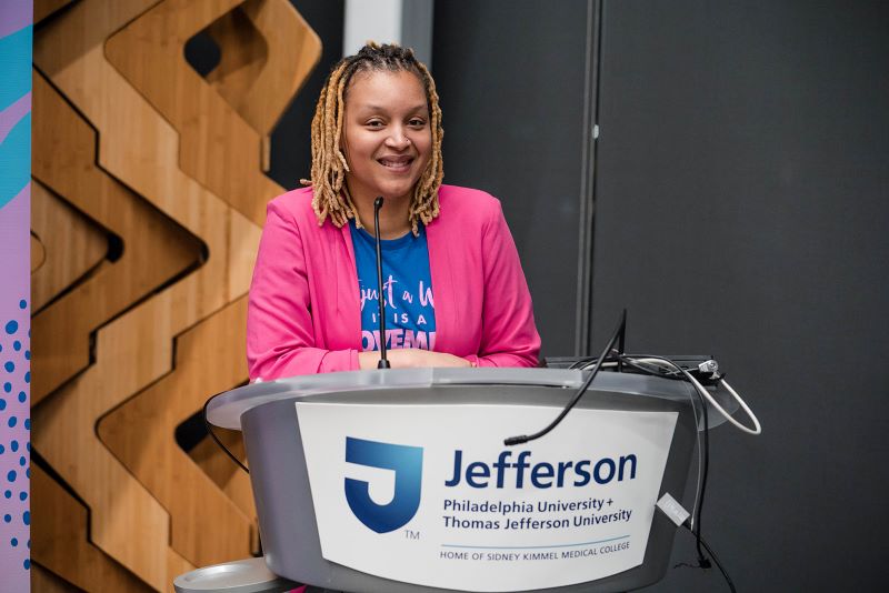 Murray giving a speech at Jefferson Hospital