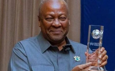 President Mahama of Ghana holding award